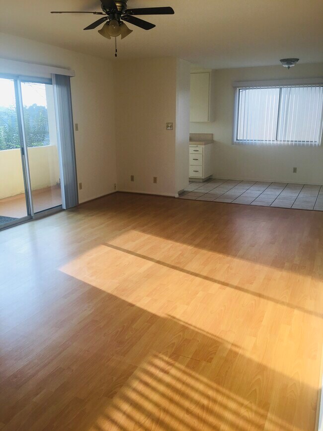 Living room/01 - 2704 11th St