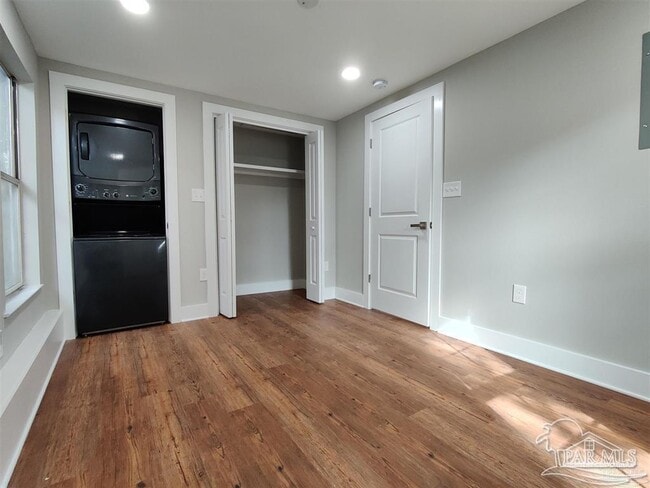 Building Photo - 6 W De Soto St