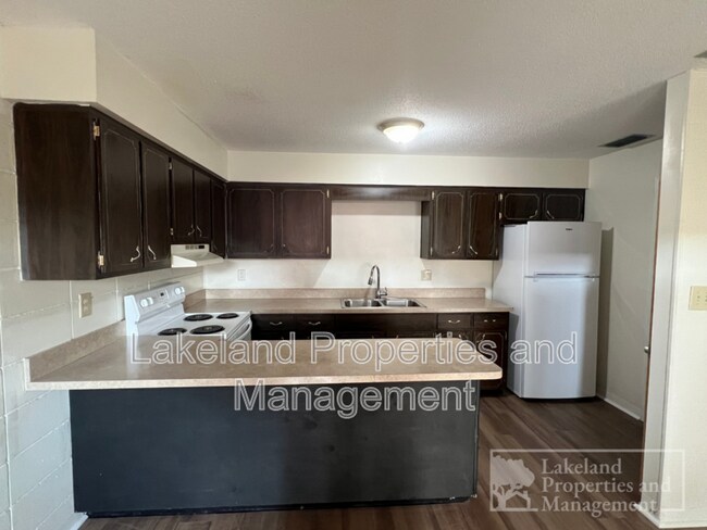 Foto del edificio - 815 W Carole St