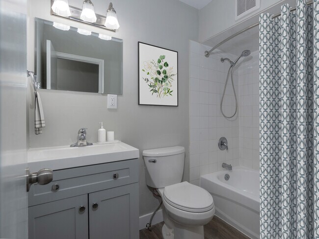 Building Photo - 45 Walton Avenue