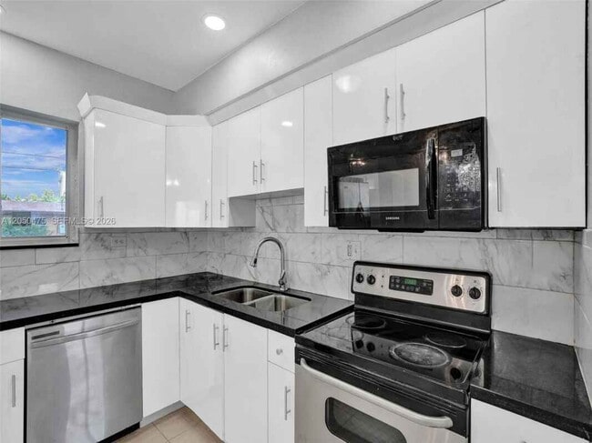 Photo - 3431 Jackson Blvd # 1 FORT LAUDERDALE, FL 33312 House