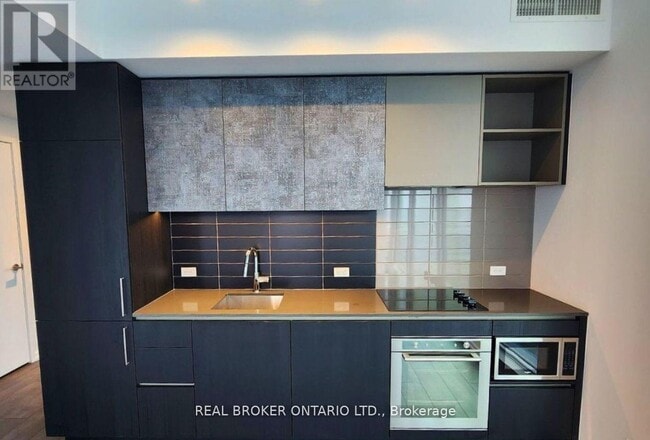 Photo du bâtiment - 1000 Portage Pkwy