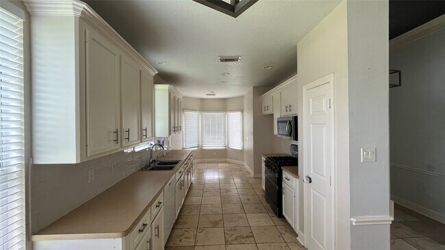 Foto del edificio - 2402 Raintree Village Dr