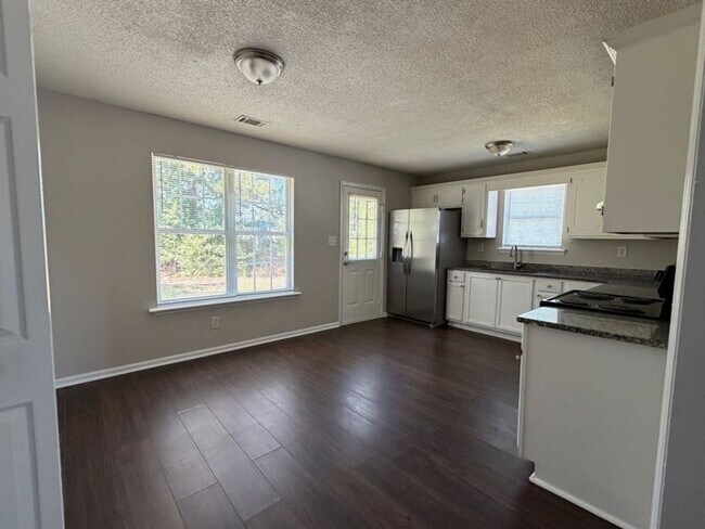 Foto del edificio - 3626 Pebble Creek Dr