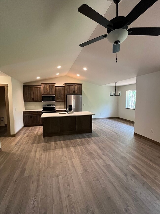 Building Photo - 1124 Juniper Pl