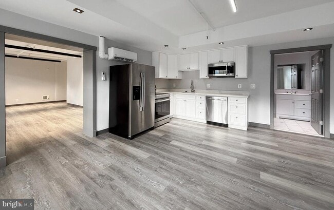 Building Photo - 1365 Wisconsin Ave NW