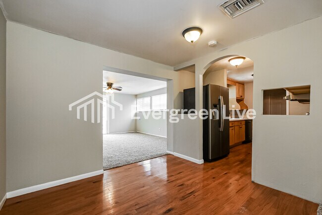 Foto del edificio - 2038 Keyes Ln