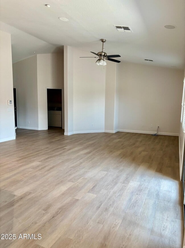 Foto del edificio - 15853 N 74th Ave