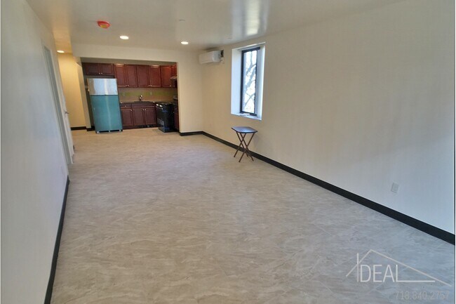 Building Photo - 466 Winthrop St
