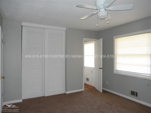 Building Photo - 2394 Cresta Dr