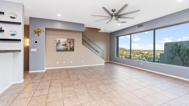 Foto del edificio - 44 W Foothill Dr