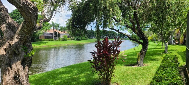 Building Photo - 4562 Carlton Golf Dr