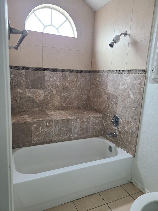 Building Photo - 1622 Orlando St