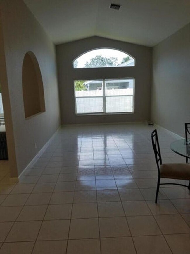 Foto del edificio - 4070 Laurelwood Ln