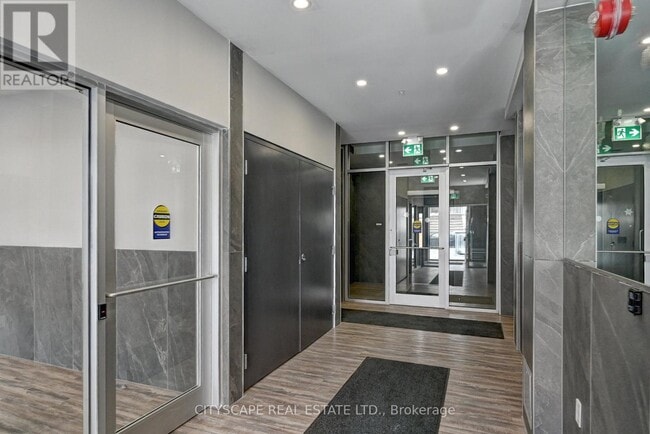 Building Photo - 408 Dundas St S