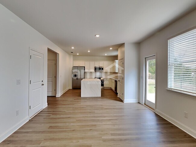 Foto del edificio - 50 Pointe Dr