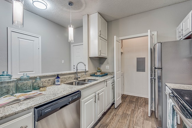 Building Photo - Estates at Las Colinas