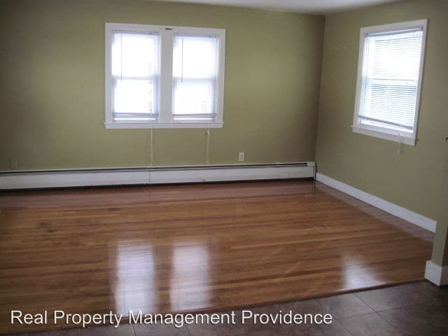 Building Photo - 2 br, 1 bath Apartment - 792 River Ave.