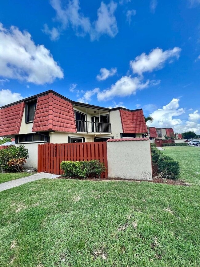 Building Photo - 3768 Victoria Dr