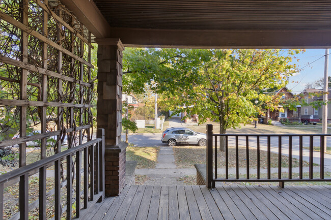 Building Photo - 1112 Bushnell St