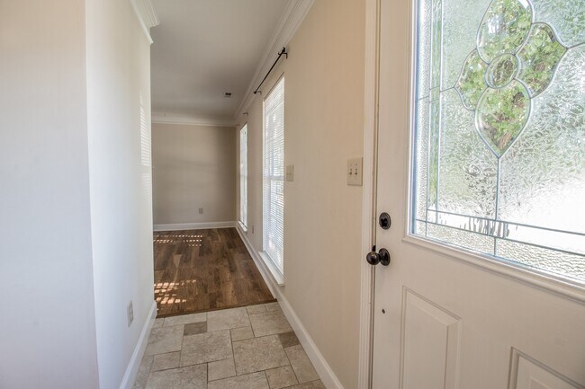 Building Photo - 3 Bedroom 2.5 Bathroom Home with Bonus in ...