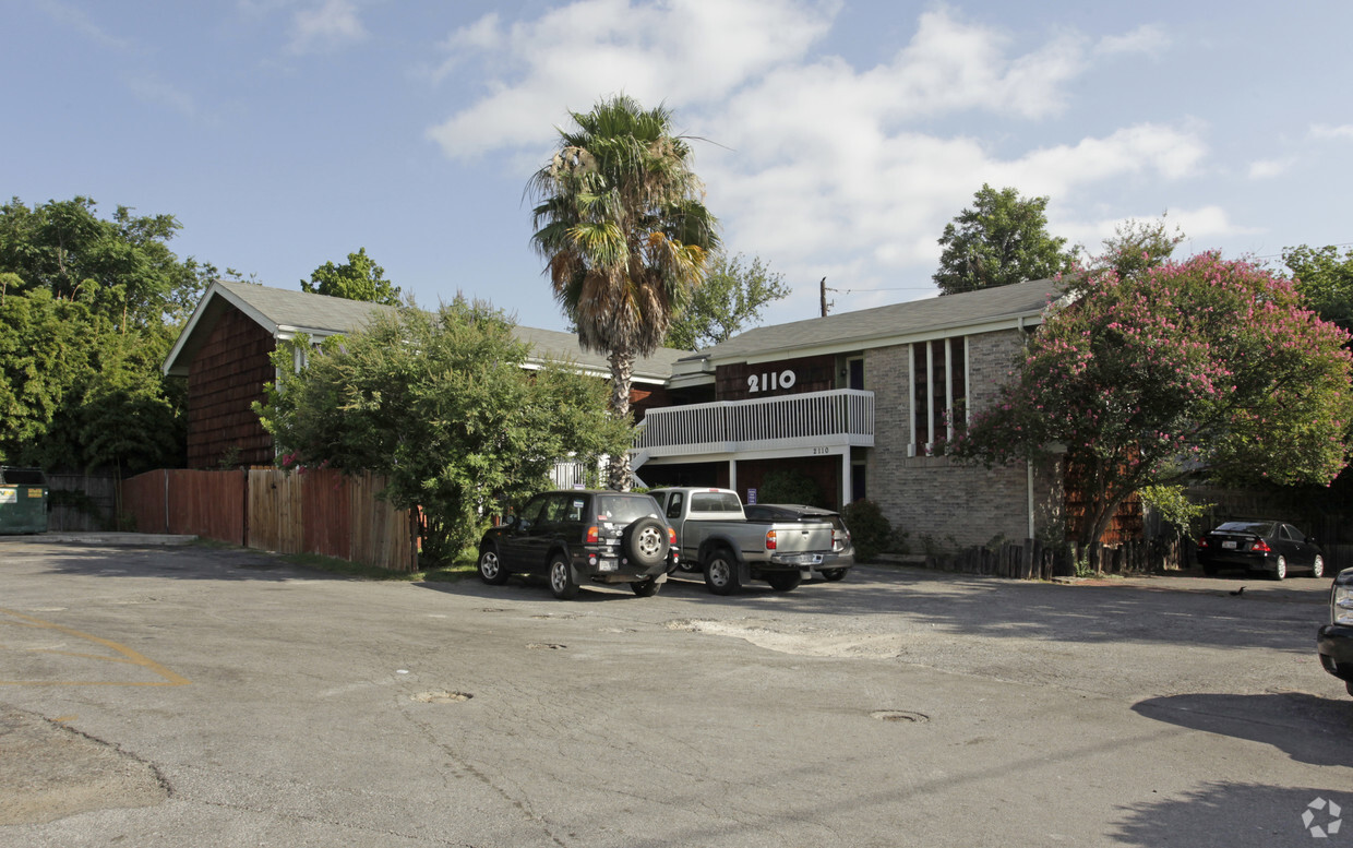 Primary Photo - Plum Tree Apartments