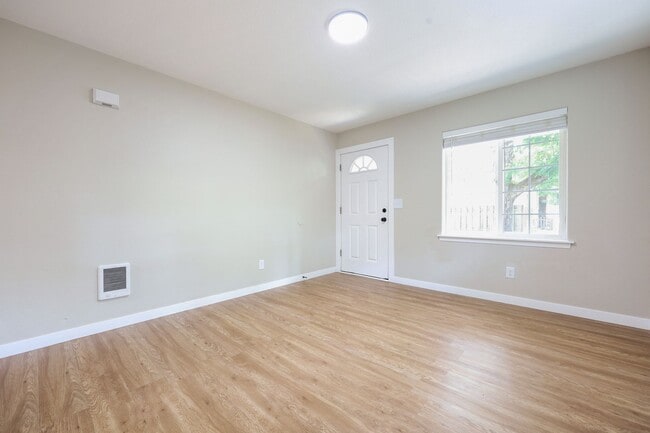 Building Photo - 117 SE 129th Ave