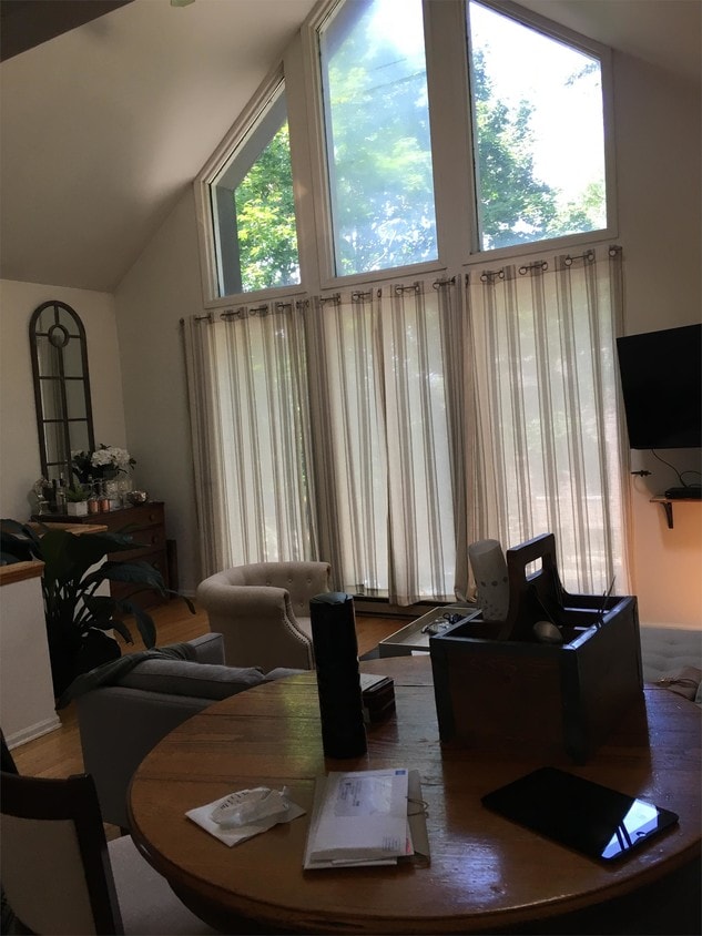 Primary Photo - 1023 W Wolfram St