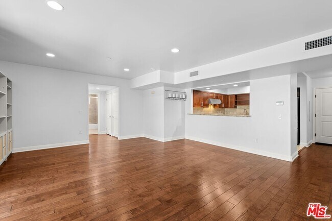 Foto del edificio - 8238 W Manchester Ave