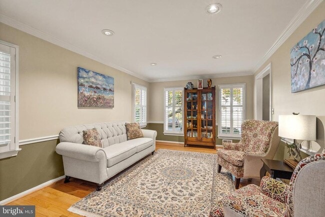 Building Photo - 7421 Beverly Manor Dr