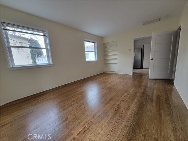 Building Photo - 2031 Argyle Ave
