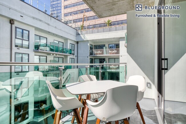 Foto del edificio - 1027 Wilshire Blvd