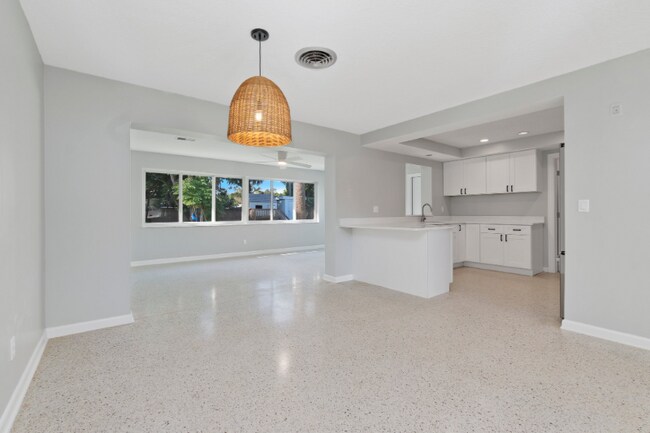 Building Photo - 4630 SE Rocky Point Way