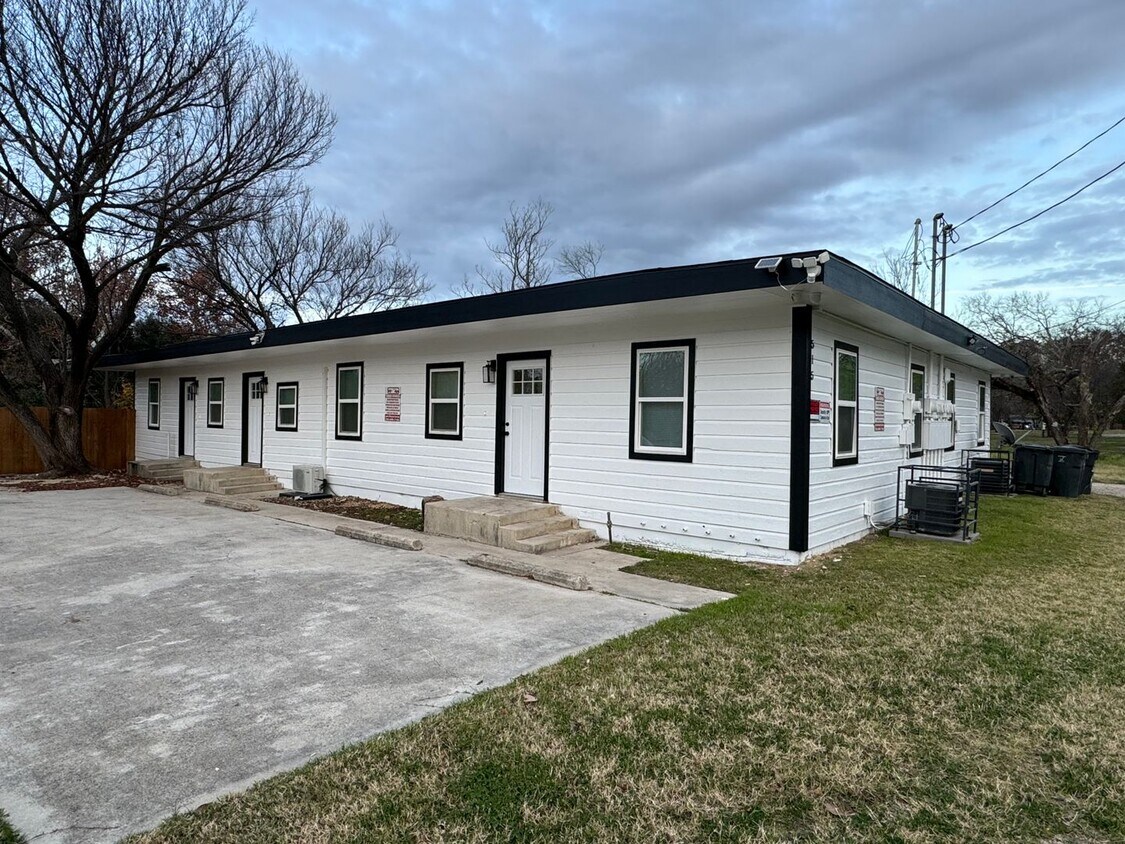 $895 AND BY FORT HOOD!!! WATER & TRASH IN... - $895 AND BY FORT HOOD!!!  WATER & TRASH IN...