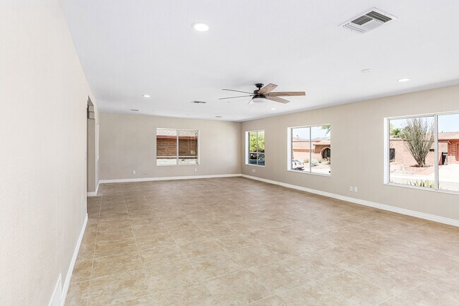 Building Photo - 875 N La Salle Ave