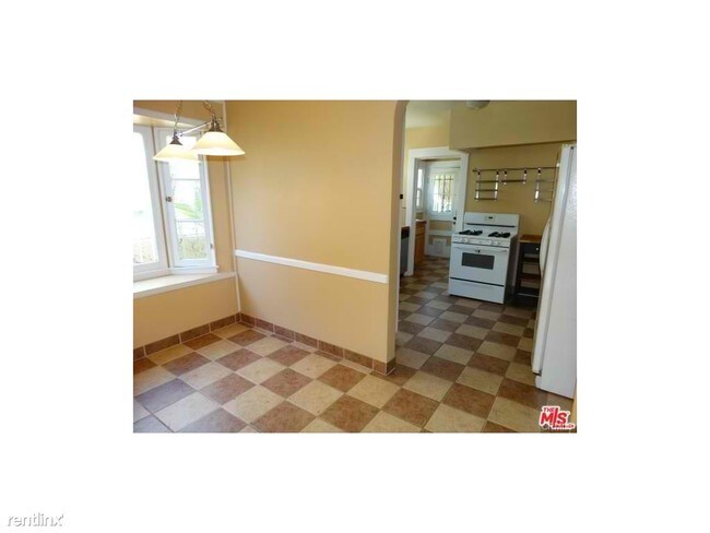 Building Photo - 1086 Meadowbrook Ave