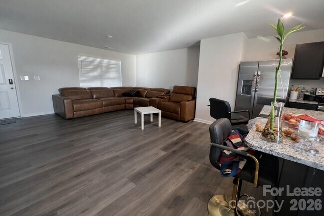 Foto del edificio - 6006 Silverwing Dr