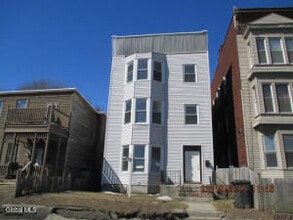 Building Photo - 290 Saratoga St