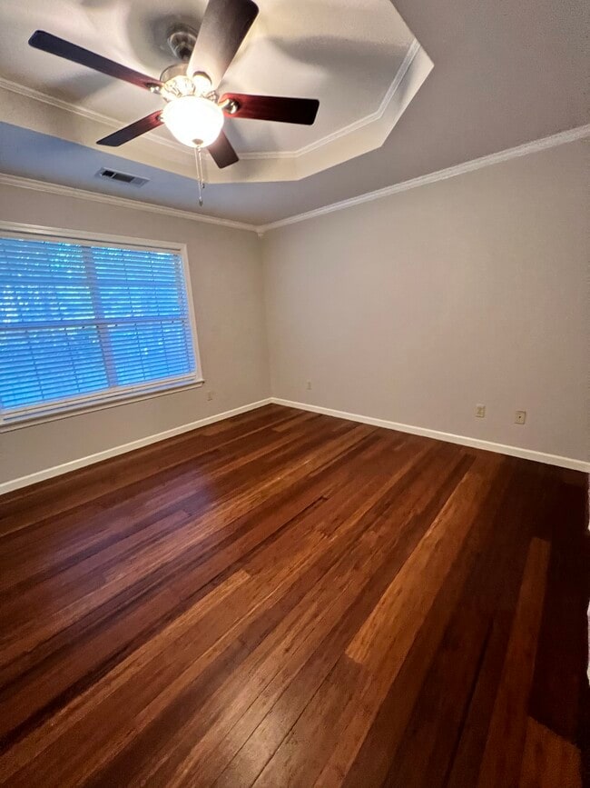 Building Photo - 1052 Highland Blvd