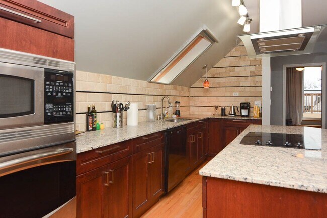 Foto del edificio - 947 N Winchester Ave