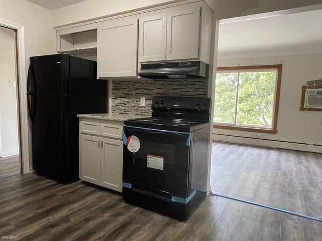 Building Photo - 2 br, 1 bath Condo - Manor Condominiums