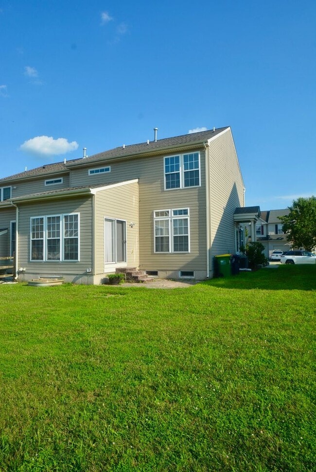 Foto del edificio - Wonderful 3 Bedroom 2.5 Bathroom Twin Home...