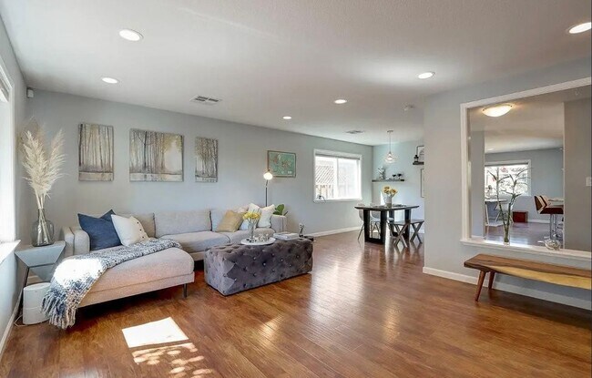 Foto del edificio - SAN JOSE- Beautifully maintained home with a spacious backyard.