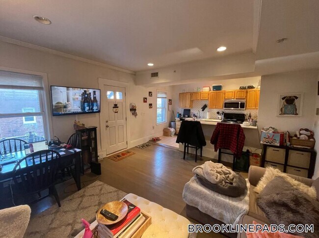 Foto del edificio - 1404 Beacon St