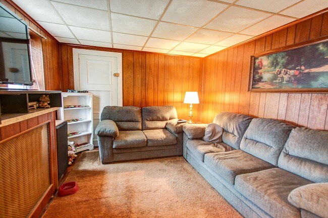 Building Photo - 3219 Ridge Pike