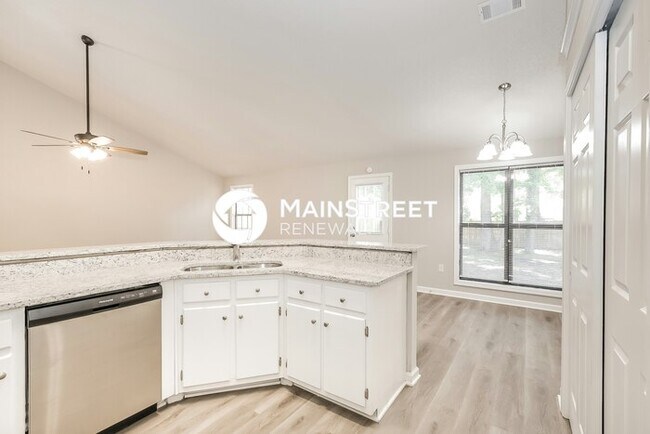 Building Photo - 3 Bedroom Pet-Friendly Home in MILLINGTON, TN with Main Street Renewal