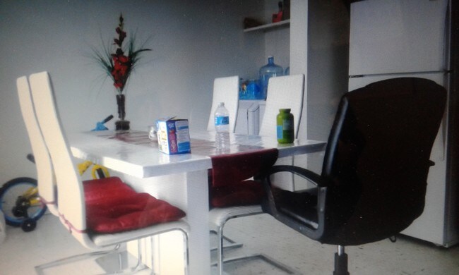 El parque estatal Lincoln Woods tiene un gran lago donde los lugareños pueden caminar, pescar y hacer kayak en Lincoln, RI. - 1206 Krause Ct