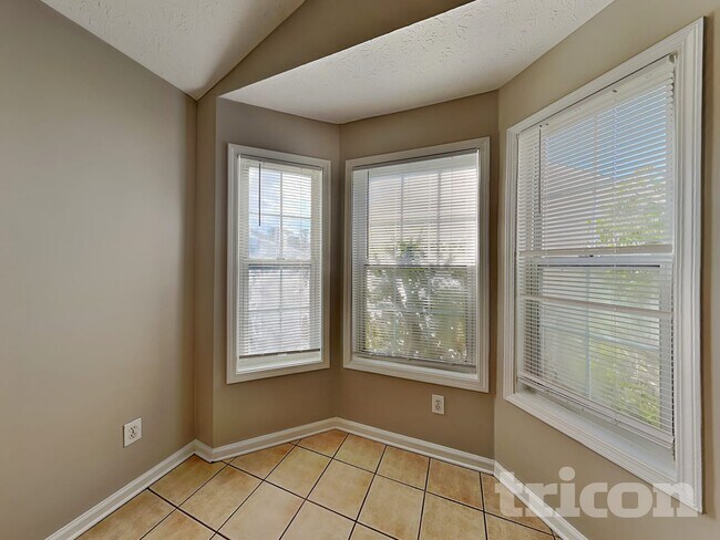 Building Photo - 2143 Oakland Farm Dr