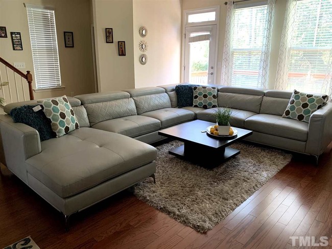 Foto del edificio - 701 Edgewater Ridge Ct