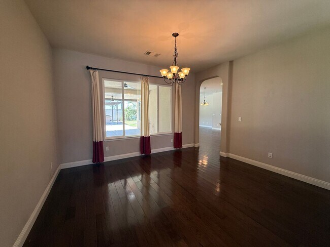 Foto del edificio - Beautiful 4 Bedroom + Office Home in Grand Island!